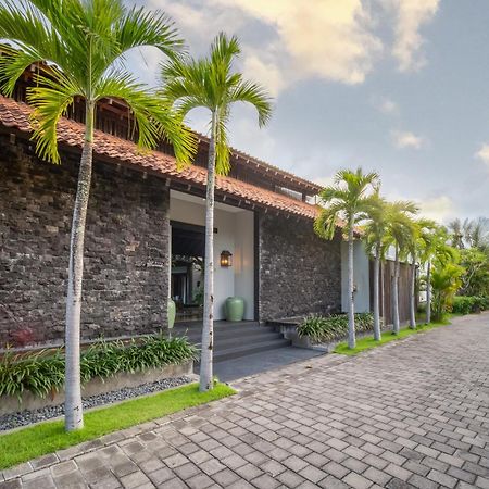 Villa De Suma - Fully Staffed Luxury Villa, Walk To The Beach! スミニャック エクステリア 写真
