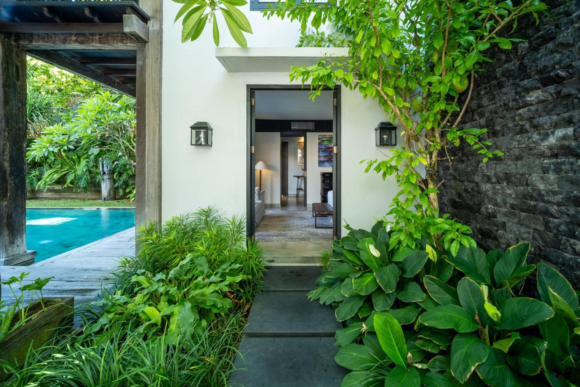 Villa De Suma - Fully Staffed Luxury Villa, Walk To The Beach! スミニャック エクステリア 写真