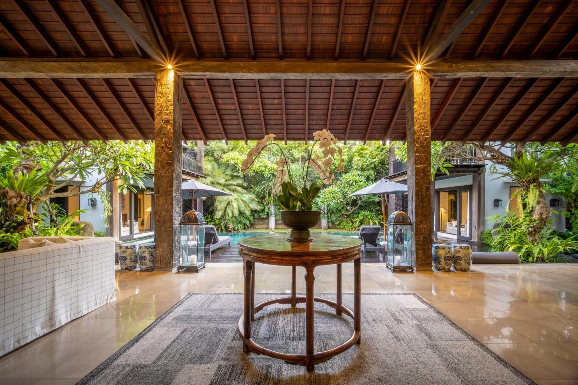 Villa De Suma - Fully Staffed Luxury Villa, Walk To The Beach! スミニャック エクステリア 写真
