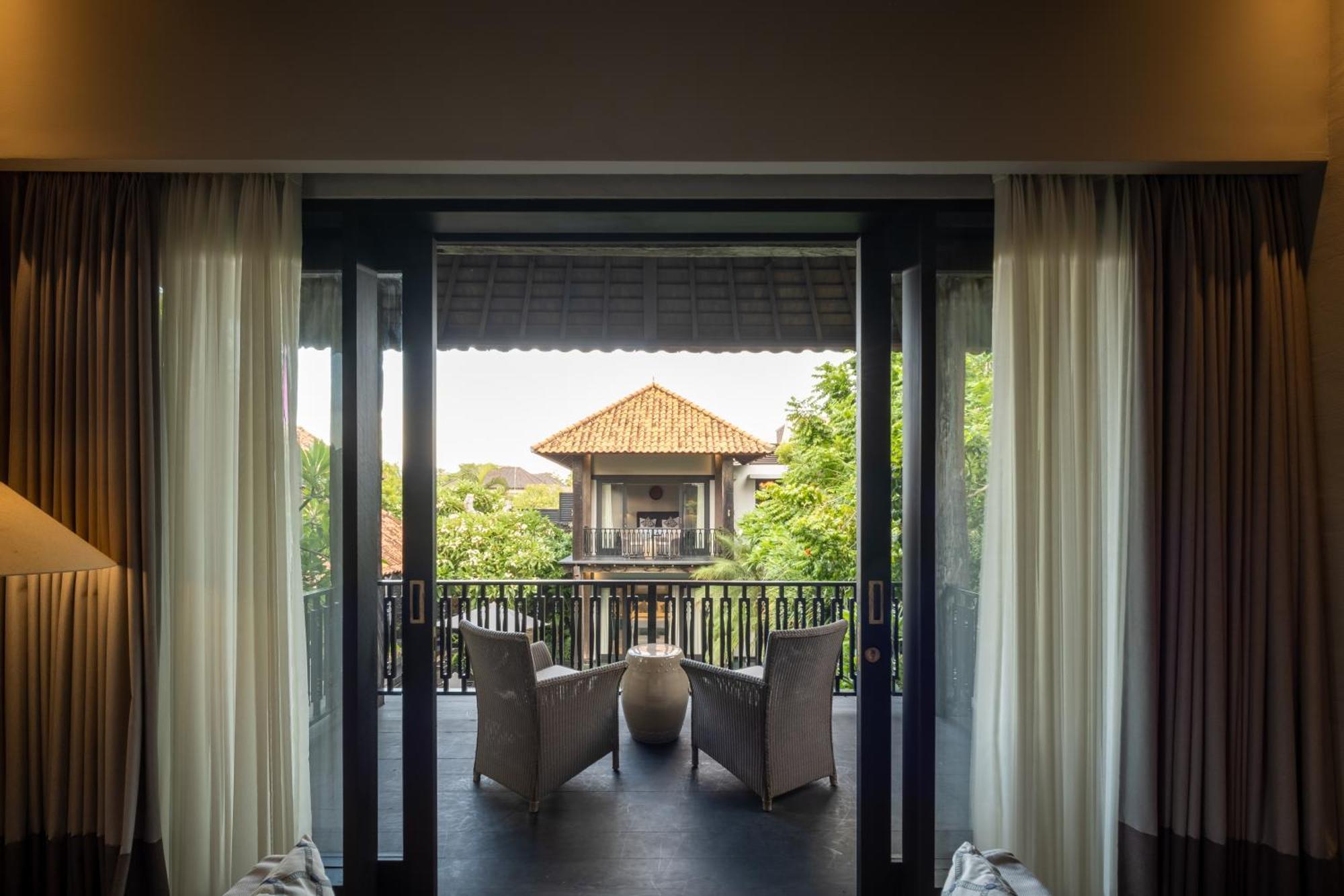 Villa De Suma - Fully Staffed Luxury Villa, Walk To The Beach! スミニャック エクステリア 写真