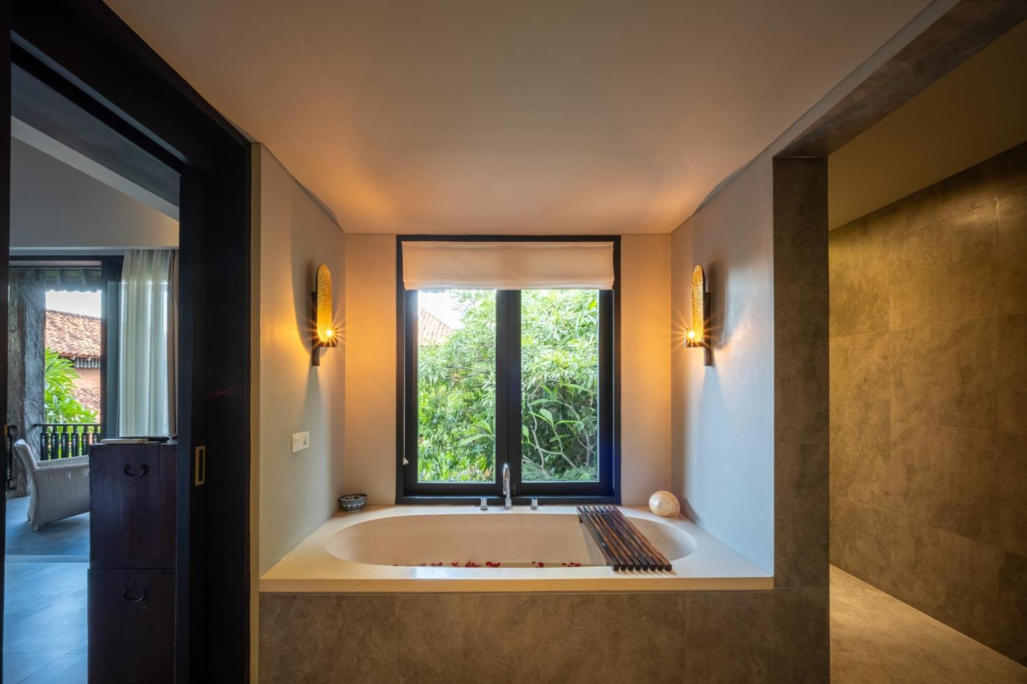 Villa De Suma - Fully Staffed Luxury Villa, Walk To The Beach! スミニャック エクステリア 写真