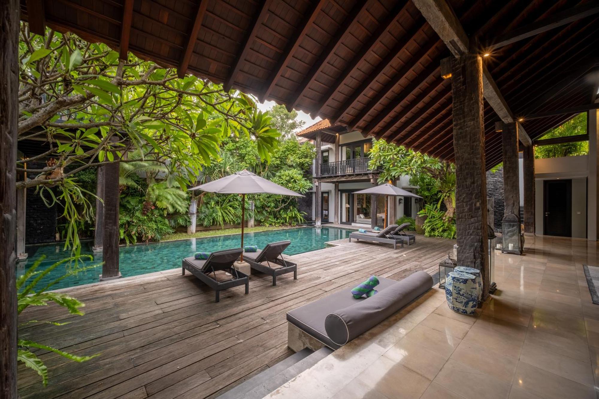 Villa De Suma - Fully Staffed Luxury Villa, Walk To The Beach! スミニャック エクステリア 写真