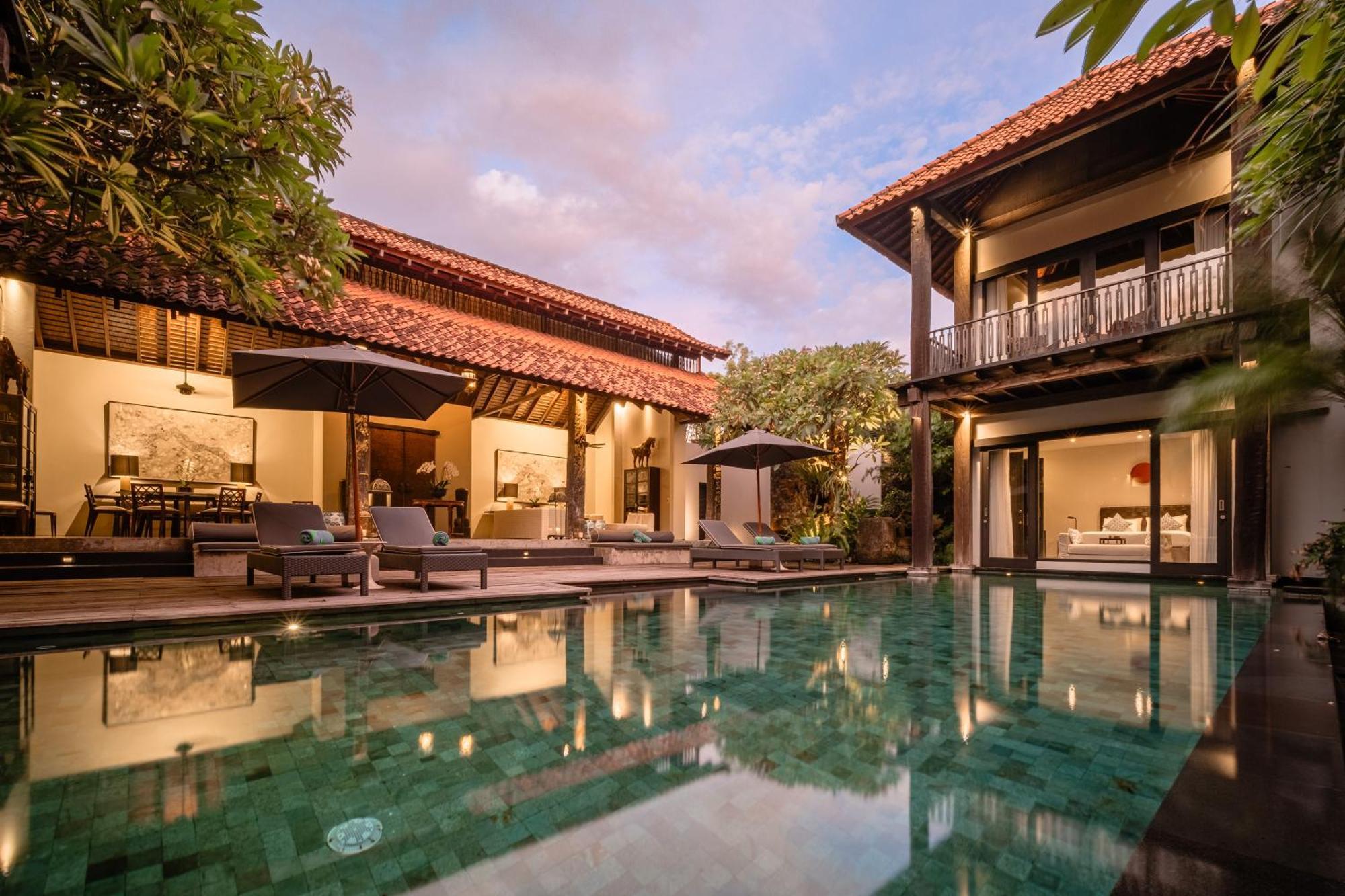 Villa De Suma - Fully Staffed Luxury Villa, Walk To The Beach! スミニャック エクステリア 写真