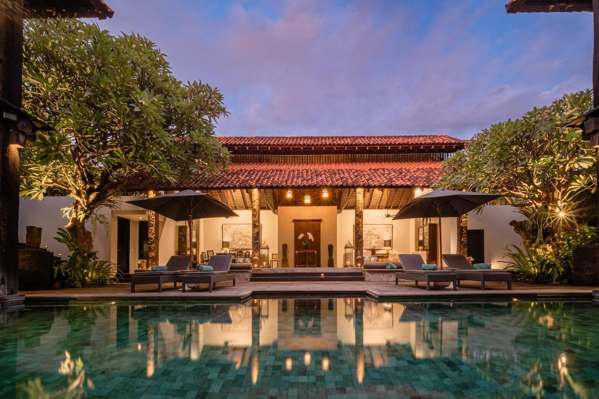 Villa De Suma - Fully Staffed Luxury Villa, Walk To The Beach! スミニャック エクステリア 写真