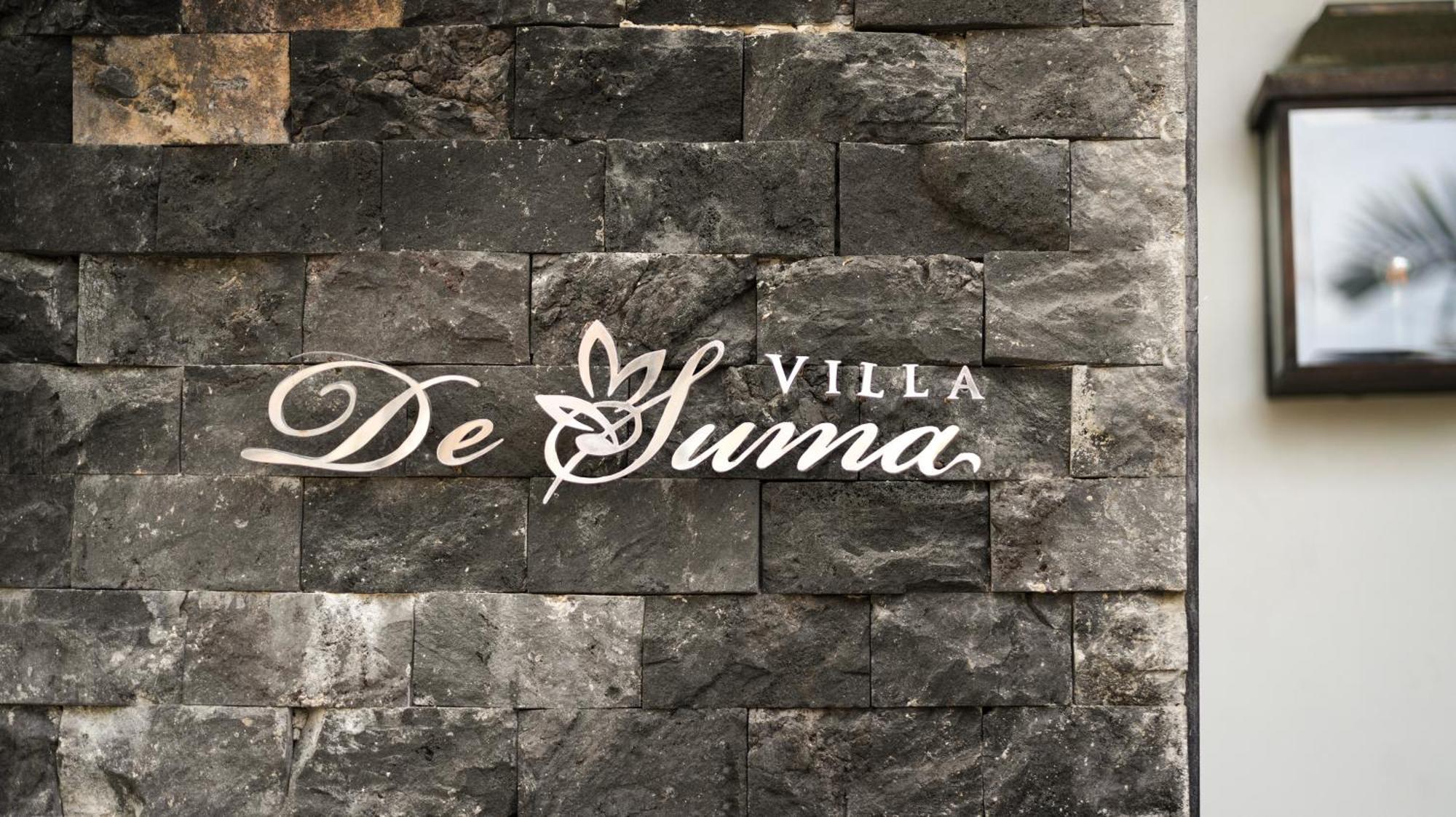 Villa De Suma - Fully Staffed Luxury Villa, Walk To The Beach! スミニャック エクステリア 写真