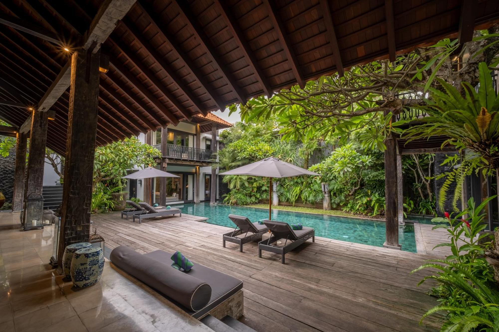 Villa De Suma - Fully Staffed Luxury Villa, Walk To The Beach! スミニャック エクステリア 写真