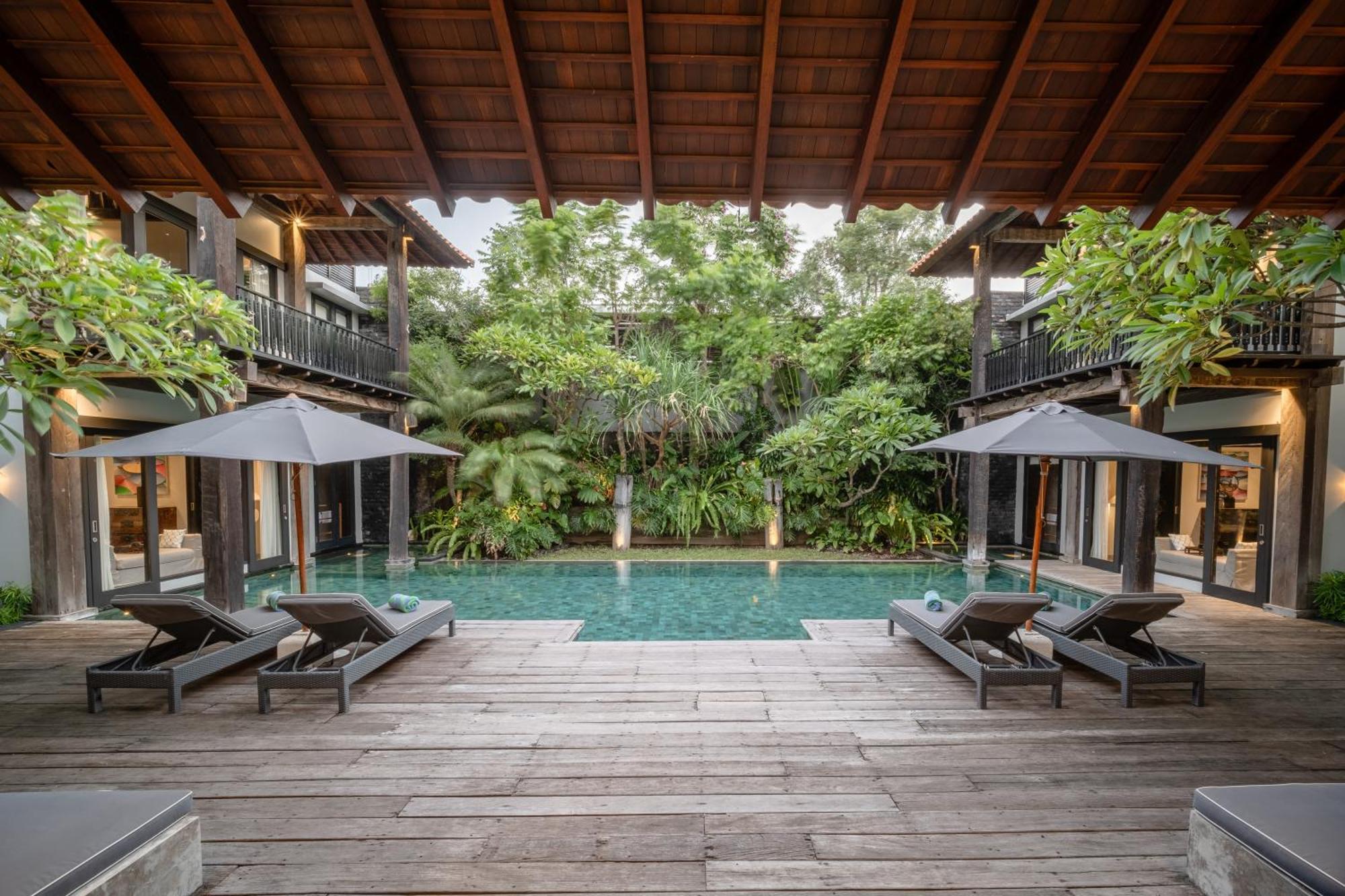 Villa De Suma - Fully Staffed Luxury Villa, Walk To The Beach! スミニャック エクステリア 写真